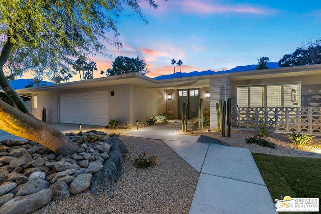 2367 S Yosemite Drive, Palm Springs CA: https://media.crmls.org/mediaz/e1081d44-c06a-4f5a-aa01-2bd78a68658d.jpg