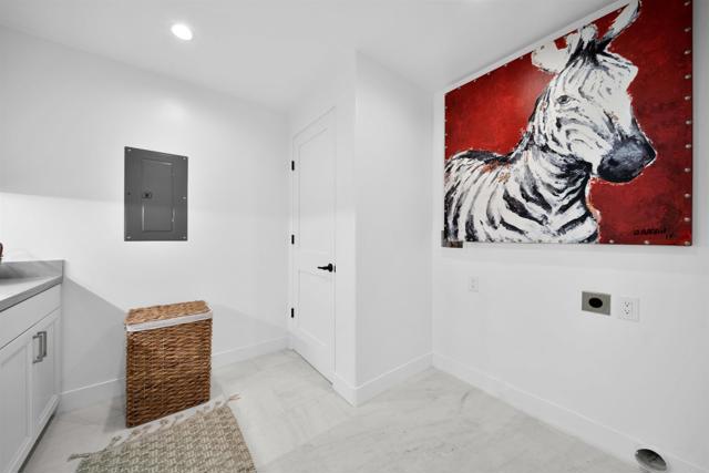 Image 23 of 59 For 812 Cleveland Street 1