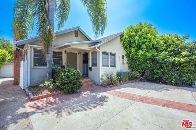 946 Hilldale Avenue, West Hollywood CA: https://media.crmls.org/mediaz/e1085479-a47b-4474-a083-426bd94c0d44.jpg