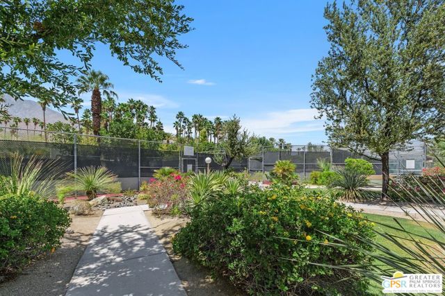 1852 N Mira Loma Way, Palm Springs CA: https://media.crmls.org/mediaz/e10907e7-8960-4e24-9991-1a344e365628.jpg