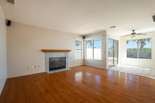 43072 Corte Tolosa, Temecula CA: https://media.crmls.org/mediaz/e1090f33-94df-4053-8df6-a5db1cdc5da0.jpg