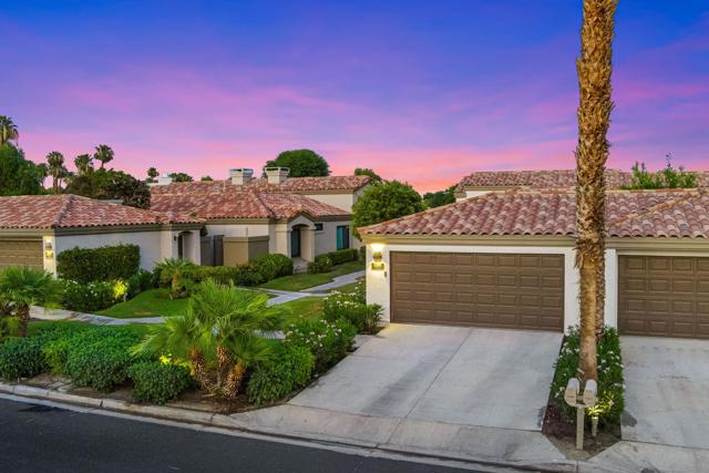 54808 Inverness Way, La Quinta CA: https://media.crmls.org/mediaz/e1094d46-6153-4fb8-9172-1385b5cf1421.jpg