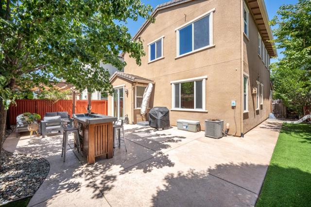 250 Robin Place, Gilroy CA: https://media.crmls.org/mediaz/e109af5e-a166-4e99-a2a8-1757548ac187.jpg