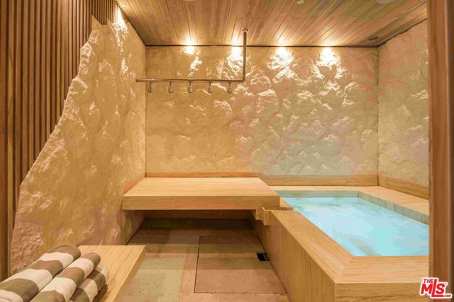 11824 Ellice Street, Malibu CA: https://media.crmls.org/mediaz/e109b380-43db-4c8e-a7f4-71aff72fe32c.jpg