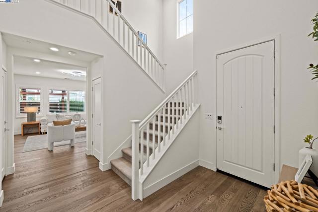 318 Paradiso Ct, San Ramon CA: https://media.crmls.org/mediaz/e109fcf1-13e2-447f-88ec-b23fe2a04865.jpg