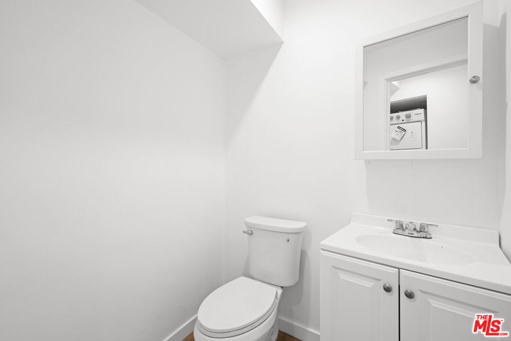 https://media.crmls.org/mediaz/e10a01ac-ca09-4051-89d6-e6724dd503d0.jpg?preset=X-Large