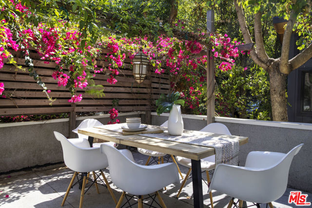10411 Quito Lane, Los Angeles CA: https://media.crmls.org/mediaz/e10a3732-fca6-4288-a64a-9daf808f660e.jpg