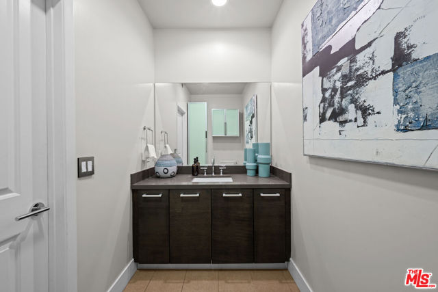 1411 N Detroit Street, Los Angeles CA: https://media.crmls.org/mediaz/e10aa813-2feb-4141-8592-5762f810f8d5.jpg
