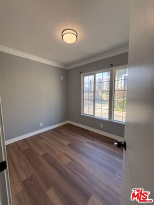 6226 3/4 De Longpre Avenue, Los Angeles CA: https://media.crmls.org/mediaz/e10adf25-53ab-432d-953a-eb2aa2380325.jpg