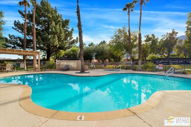 2860 N Los Felices Road, Palm Springs CA: https://media.crmls.org/mediaz/e10b0947-8450-4411-9d88-a41f438ed8f3.jpg