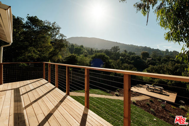 19777 Grand View Drive, Topanga CA: https://media.crmls.org/mediaz/e10b346b-80d5-49a0-8e90-5e97b414f91b.jpg