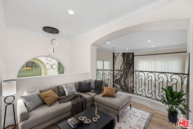 11974 Mayfield Avenue, Los Angeles CA: https://media.crmls.org/mediaz/e10b5893-847e-4f87-bae8-c423b4f00ba5.jpg