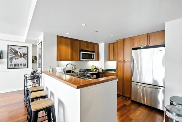 400 Beale Street, San Francisco CA: https://media.crmls.org/mediaz/e10b85db-3042-4a45-a6b6-dc3ac8d2016d.jpg