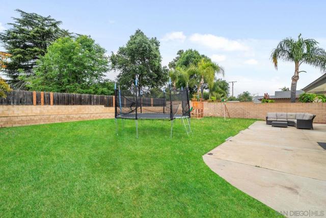 9026 W Hamilton St, Rancho Cucamonga CA: https://media.crmls.org/mediaz/e10b89ba-363e-4c3a-be29-046cd81c63c2.jpg