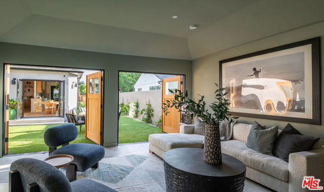 12227 La Maida Street, Valley Village CA: https://media.crmls.org/mediaz/e10bce44-414e-4660-9396-1639effa601e.jpg