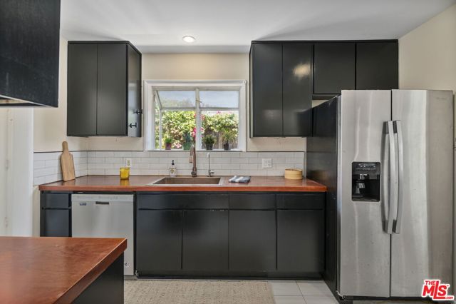 22609 Marjorie Avenue, Torrance CA: https://media.crmls.org/mediaz/e10bd8d2-5b57-417f-a7a9-ab76781371f4.jpg