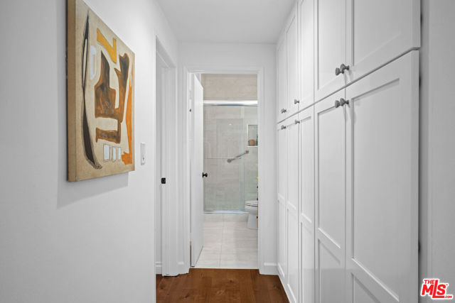 11928 Kiowa Avenue, Los Angeles CA: https://media.crmls.org/mediaz/e10c72da-b253-4a2d-9da0-32b7a0b24945.jpg