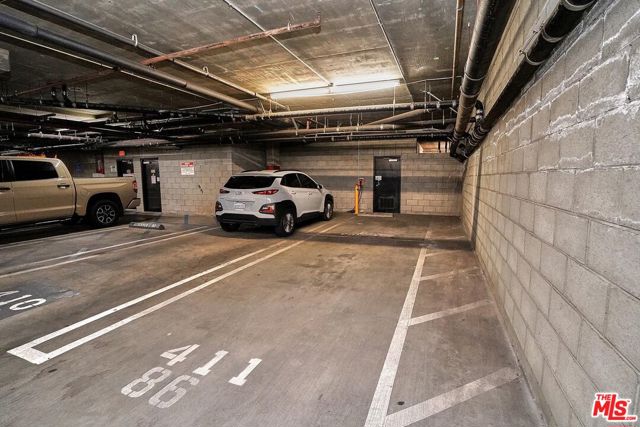 1401 S St Andrews Place, Los Angeles CA: https://media.crmls.org/mediaz/e10c9ee5-efe3-4ff5-a7e9-19228ff268bc.jpg