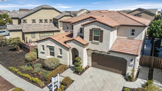 2288 Jessica Way, Tracy CA: https://media.crmls.org/mediaz/e10d58d6-c21f-49e0-b0be-b01c8caa1beb.jpg