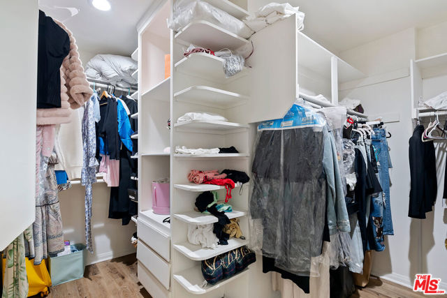 18730 Hatteras Street, Tarzana CA: https://media.crmls.org/mediaz/e10d7c19-403f-412b-b043-3cbb812b1ab8.jpg