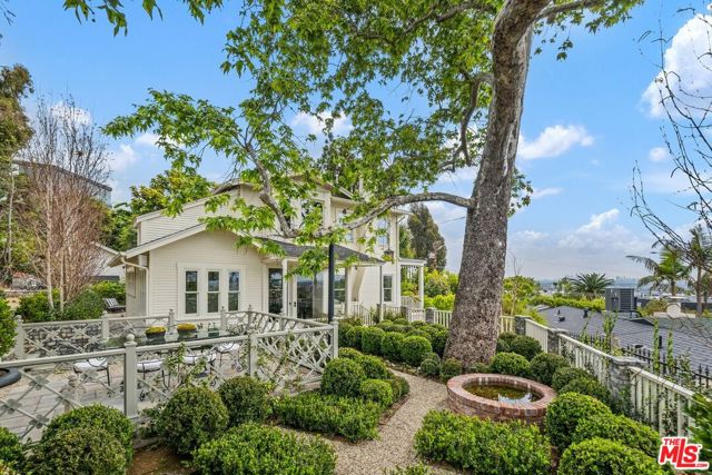 1231 Hilldale Avenue, Los Angeles CA: https://media.crmls.org/mediaz/e10dc6cf-c464-4fdb-82f6-a050d756cb73.jpg
