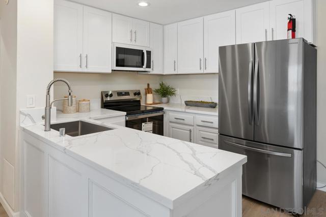 1855 Diamond St, San Diego CA: https://media.crmls.org/mediaz/e10e73fe-f356-430b-8458-538535a159f2.jpg