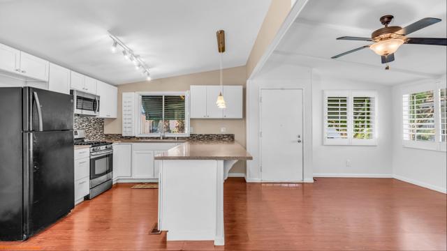 1139 Via Feliz, Cathedral City CA: https://media.crmls.org/mediaz/e10e8bf2-39b9-4fd7-858c-178c5c974aa2.jpg