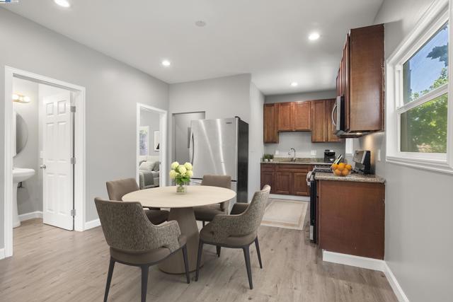 193 W Macarthur Blvd, Oakland CA: https://media.crmls.org/mediaz/e10ecf05-57bb-484c-9c30-a76fef833a33.jpg