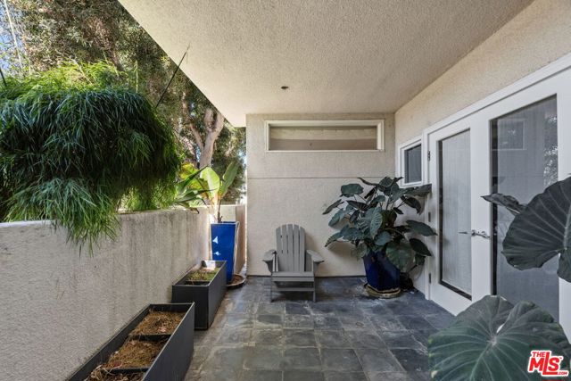 2115 3rd Street, Santa Monica CA: https://media.crmls.org/mediaz/e10f2333-ed39-4e42-8faa-171e762c91a3.jpg