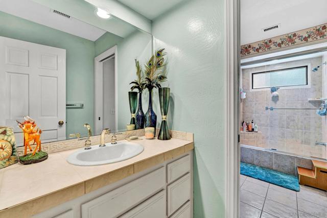 17505 Corte Lomas Verde, Poway CA: https://media.crmls.org/mediaz/e10f6d12-1f72-4a1f-a376-649fe459b6a6.jpg