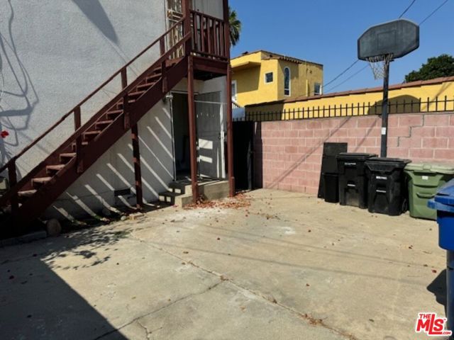 6810 Van Ness Avenue, Los Angeles, California 90047, ,Multi-Family,For Sale,Van Ness,24448883