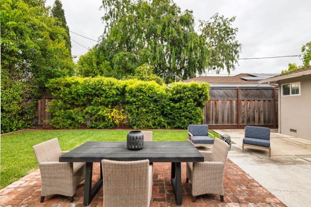 2627 Hampton Avenue, Redwood City CA: https://media.crmls.org/mediaz/e10fc15d-92ac-4a0f-8333-ba3c99f5daeb.jpg