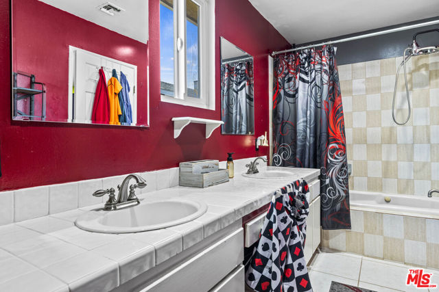 21683 Wo He Lo Trail, Chatsworth CA: https://media.crmls.org/mediaz/e10fcb08-1b39-4959-9229-333562122033.jpg