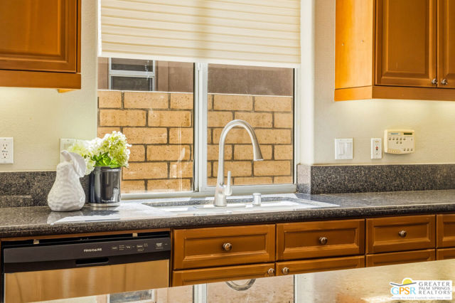 Image 10 of 39 For 2 Brentwood Way