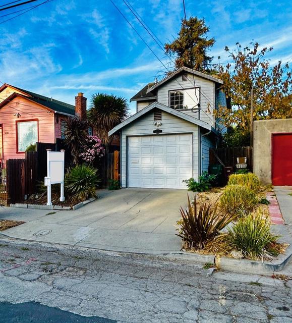 5822 E 16th Street, Oakland CA: https://media.crmls.org/mediaz/e1105ebb-1c23-4936-9e25-92740c5adbe9.jpg