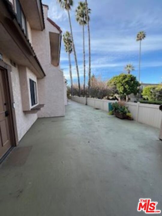 4365 Mclaughlin Avenue, Los Angeles CA: https://media.crmls.org/mediaz/e1106dd1-e6d8-4473-910d-4a3156b85fd6.jpg
