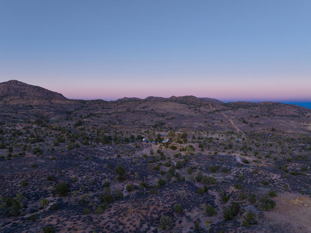 https://media.crmls.org/mediaz/e1111950-c71b-433d-9dc7-c9d4a773181a.jpg?preset=X-Large