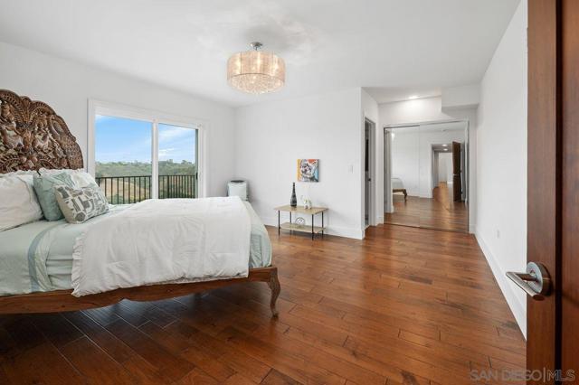 7901 Avenida Kirjah, La Jolla CA: https://media.crmls.org/mediaz/e1118e35-8ef8-4e8b-a43c-3cfb14cee093.jpg