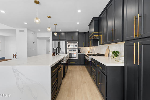 3960 W Hemlock Street, Oxnard CA: https://media.crmls.org/mediaz/e1119b00-6a0b-41b6-a6eb-42cd0cca2211.jpg