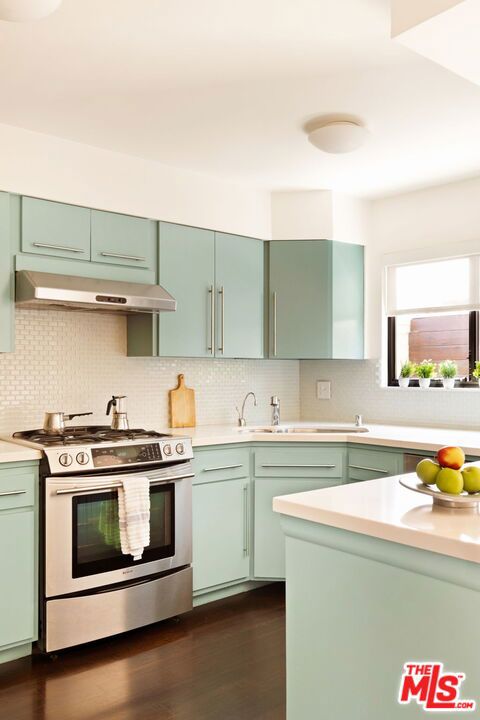 2310 11th Street, Santa Monica CA: https://media.crmls.org/mediaz/e1119e77-18f9-47bf-97b3-8d64d3deba91.jpg