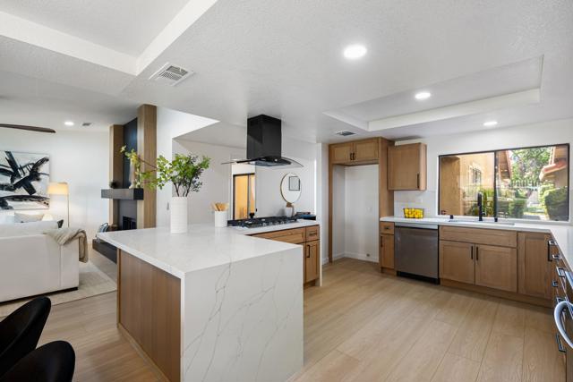 4 Maximo Way, Palm Desert CA: https://media.crmls.org/mediaz/e111ff3a-1df5-4032-b9ec-b9a030ca2f52.jpg