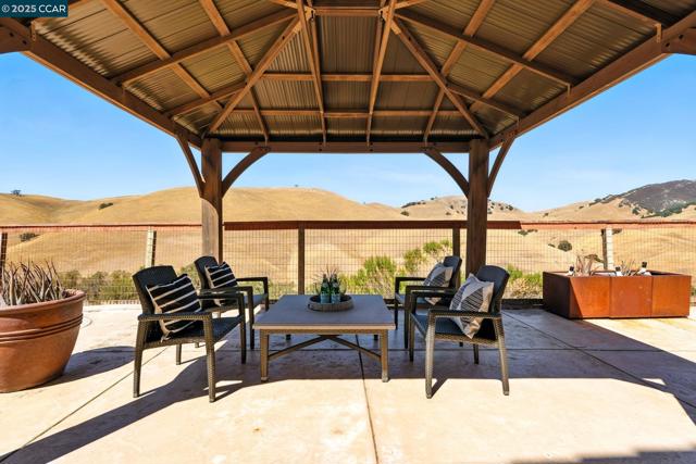 1023 Pebble Beach Dr, Clayton CA: https://media.crmls.org/mediaz/e11241a8-26d8-4ba9-af1f-766b5e86dd7b.jpg