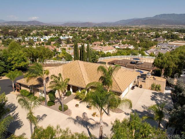 31755 Rancho Vista Road, Temecula CA: https://media.crmls.org/mediaz/e1126a67-9a19-4346-9428-8f05a6ef61bf.jpg