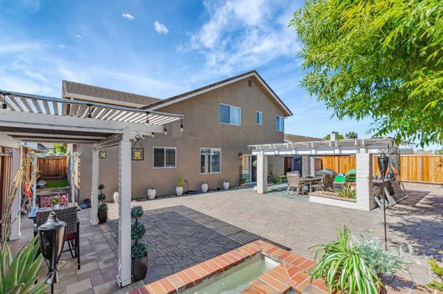 1700 Hemlock Court, Hollister CA: https://media.crmls.org/mediaz/e1129e58-5bfa-48b1-b191-406e9b5e8395.jpg