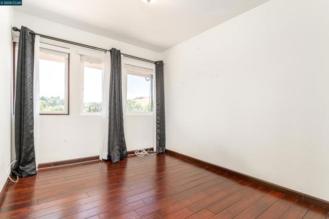 2345 Paloma Ct, Pinole CA: https://media.crmls.org/mediaz/e113155f-02f9-4ece-8969-8ca246884acd.jpg