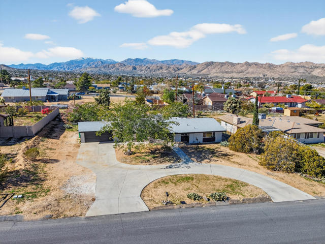 7504 Balsa Avenue, Yucca Valley CA: https://media.crmls.org/mediaz/e1133dc2-6332-44e1-a3c4-b3185535c4c4.jpg