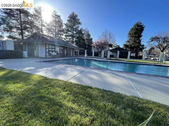 Image 19 of 27 For 2416 Shadow Ln #74