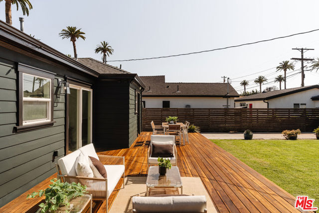 2709 S Harcourt Avenue, Los Angeles CA: https://media.crmls.org/mediaz/e113df85-62ef-4c63-9c7d-e407679c4764.jpg