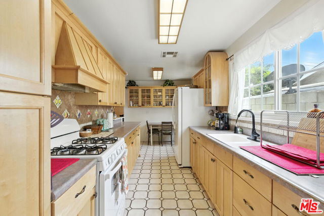 764 Lashburn Street, Sylmar CA: https://media.crmls.org/mediaz/e114362b-b357-40a4-82c5-8af4a3cabf0e.jpg