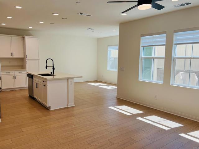 Detail Gallery Image 10 of 59 For 530 Longmeadow St, Vista,  CA 92081 - 3 Beds | 2/1 Baths